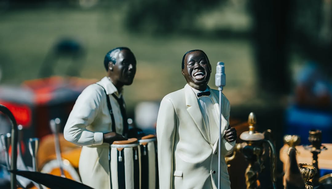 Sing me a song
.
Fujifilm GFX100S II + Fujinon GF80mmF1.7 R WR
80mm - 1/2400s - f/1.7 - ISO 80
.
#sajamantikviteta #antiquesfair #Osijek #Croatia #Hrvatska #VisitOsijek #loveOsijek #osijekfulloflife #gradnadravi #gf80mmf17 #gfx100sii #gf80mmf17rwr #fuji #fujifilm #fujifilmgfx #fujifilmgfx100sii #fujinongf80mmf17