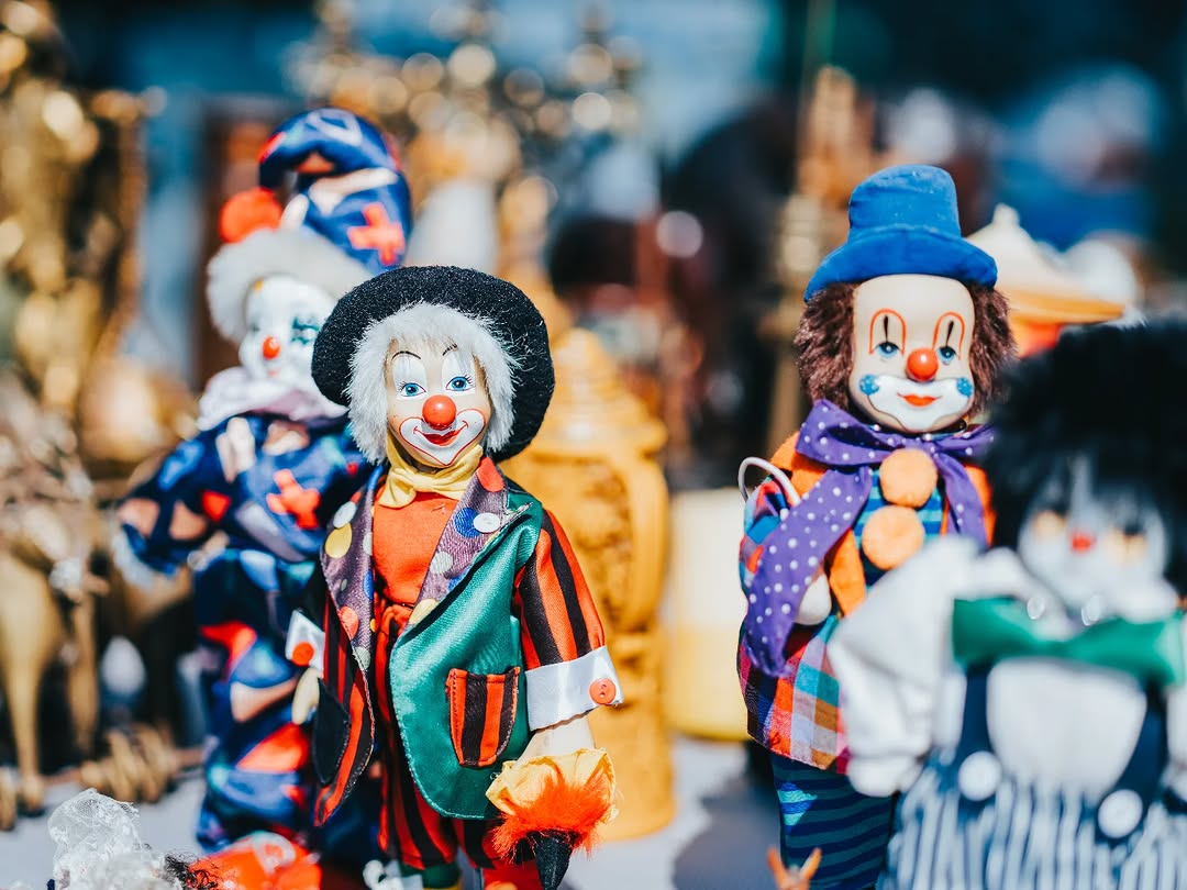 Who is the biggest clown 
.
Fujifilm GFX100S II + Fujinon GF80mmF1.7 R WR
80mm - 1/2400 - f/1.7 - ISO 80
.
#garden #flowers #nature #fuji #fujifilm #fujifilmgfx #fujifilmgfx100sii #gfx100sii #gf80mmf17 #gf80mmf17rwr #fujinongf80mmf17 #fujinongf80mmf17rwr #istokuobjektivu #VisitCroatia #sajamantikviteta #antiquesfair